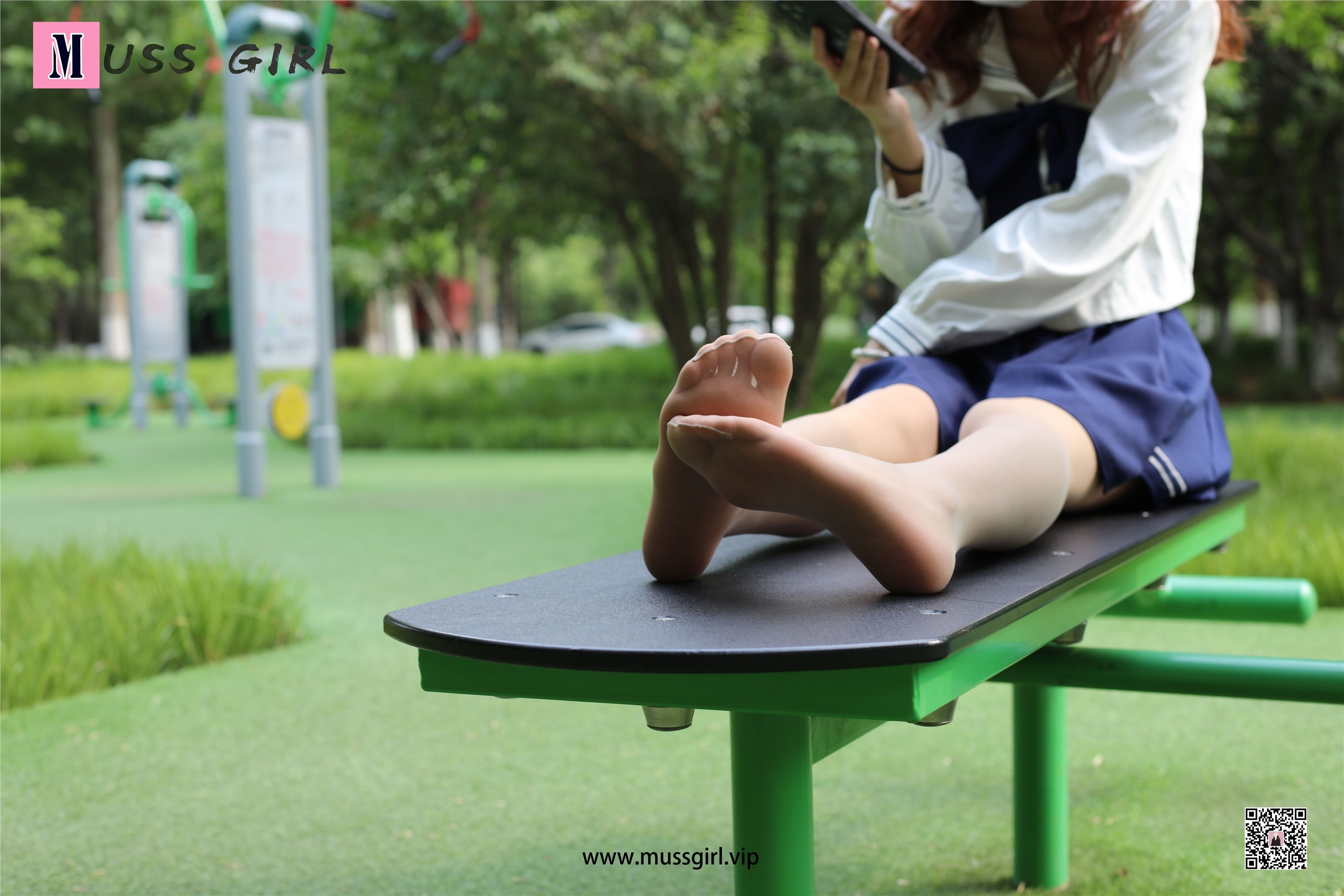 MussGirl慕丝女郎  NO.215 草地JK制服肉丝3